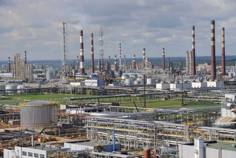 Украина ударила по одному из крупнейших нефтеперерабатывающих заводов России