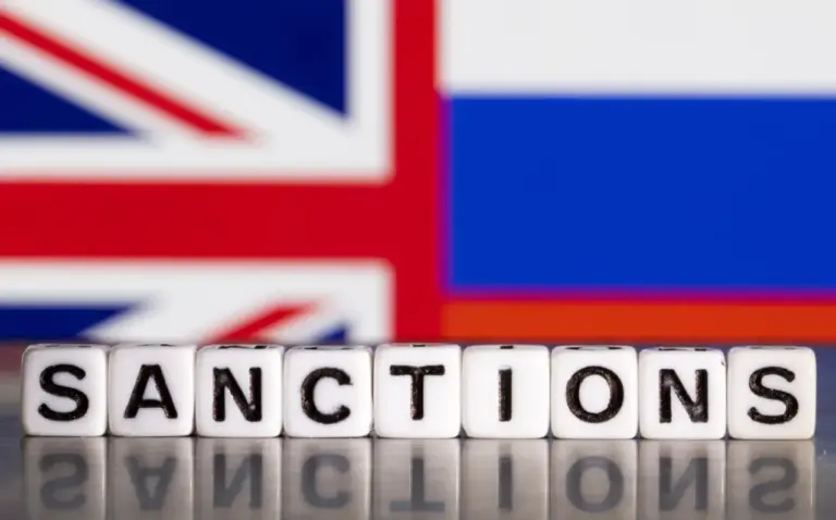 Великобритания ввела санкции против «Роснефти» и «Лукойла»